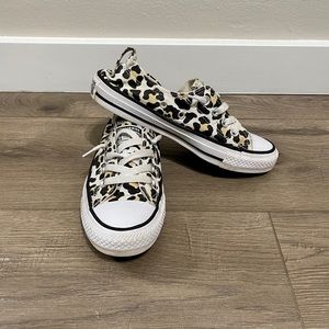converse leopard shoreline